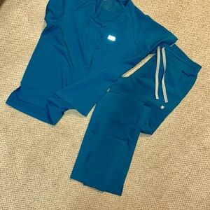 LIMITED EDITION FIGS scrub set